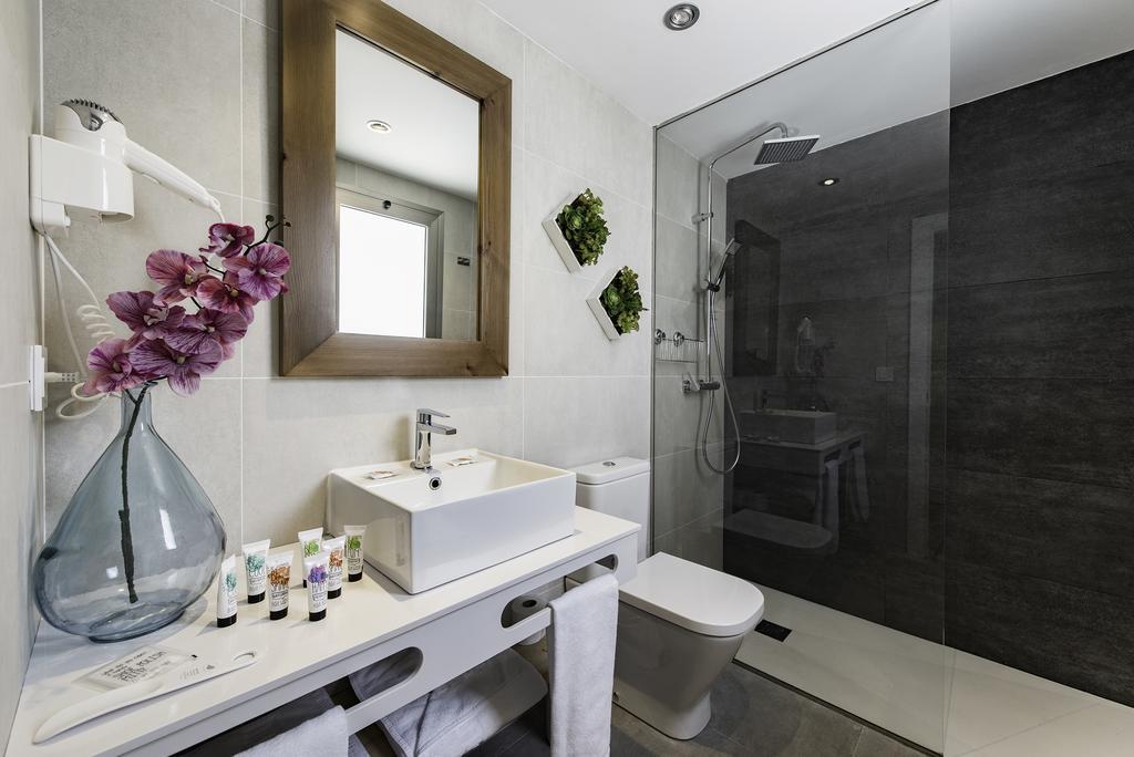 Typic Marina Playa - Adults Only Aparthotel San Antonio  Exteriör bild